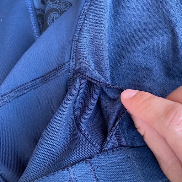 Lululemon Energy Tank in Paisley Inkwell size 2 - Picture 11 of 13